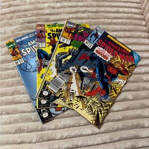 Marvel Comics: The Amazing Spider-Man Vintage Comic Lot - Red & Blue Covers